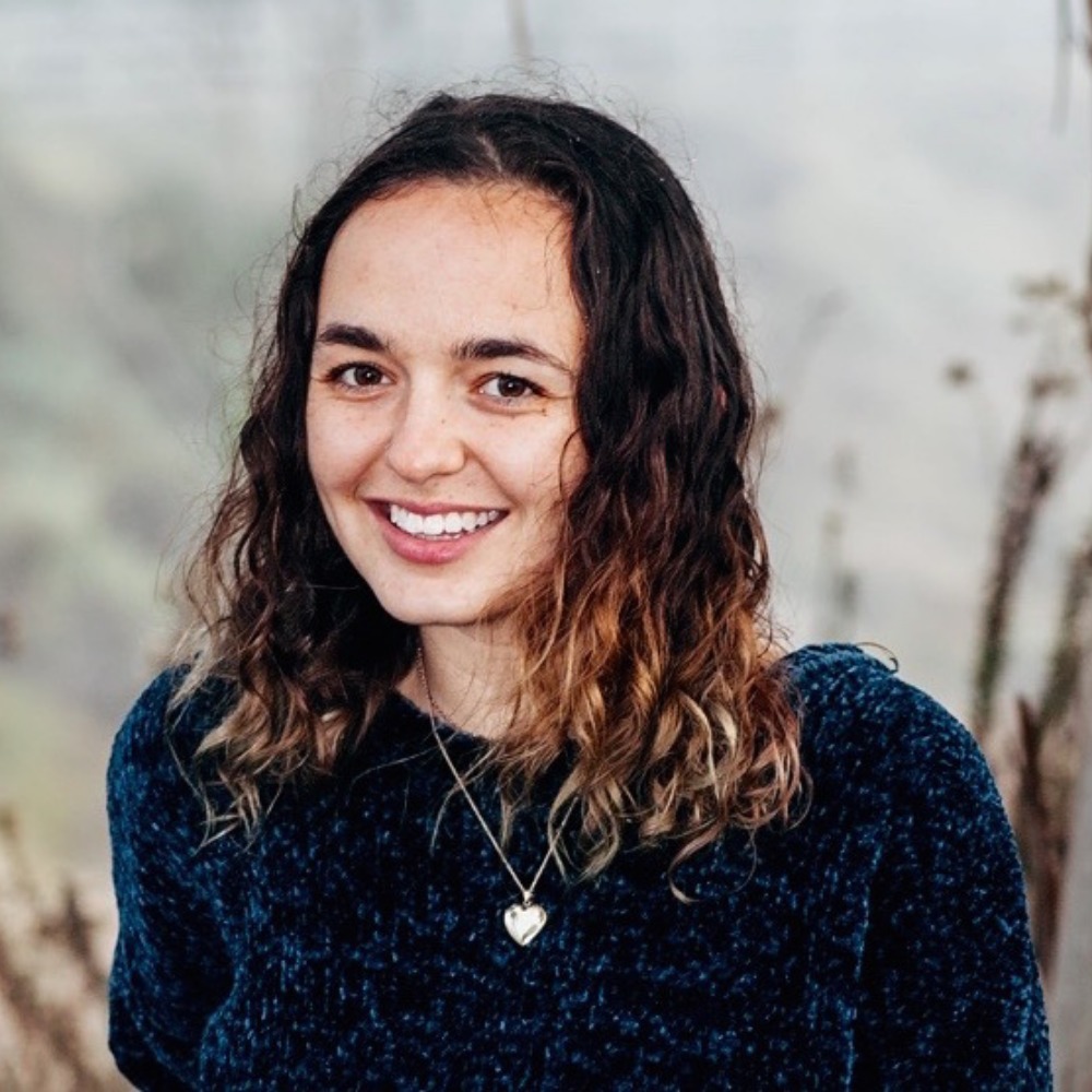 Meet your Posher, Phoebe